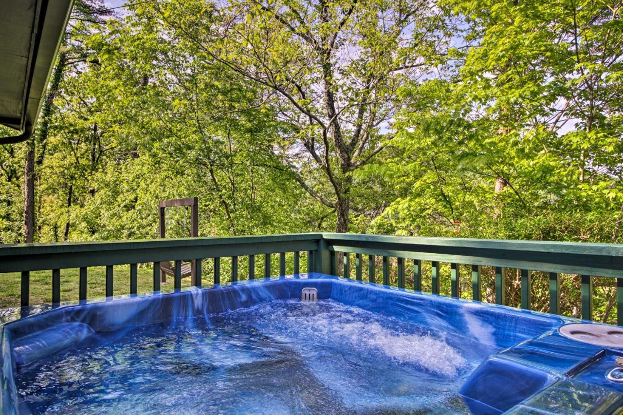 Secluded Cabin With Hot Tub, 3 Mi To Pigeon Forge! Sevierville Exterior photo